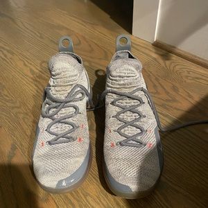 KDxi Basketball shoes